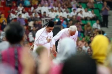 Tangis Pecah di GOR...