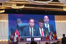 Jokowi Sebut China Berstatus...