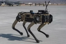 Gahar, Robot Anjing...