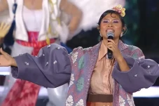 Dira Sugandi Bikin Gemuruh...