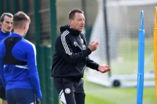 John Terry Bakal Latih...