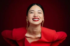 Laura Basuki Singgung...