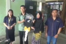 MNC Finance Serahkan...