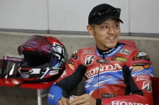 Pembalap Jepang Gantikan...