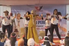 Seru! Sambil Senam Aerobik,...
