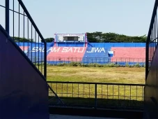 Renovasi Stadion Kanjuruhan...