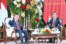 Bertemu PM Li Qiang,...