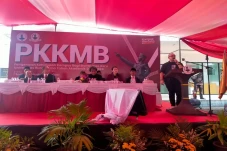 Cucu Bung Karno Bagikan...