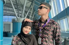 Cantiknya Fuji Pakai...