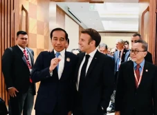 Bertemu Macron, Jokowi...
