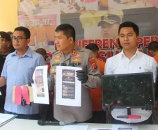 Promosikan Judi Online,...
