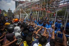 Gusdurian Kecam Bentrokan...