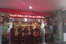 Kejagung Sita Uang Rp27...
