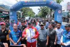Panglima TNI Lepas Tim...