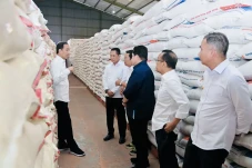 Jokowi Pastikan Stok...