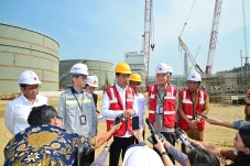 Jokowi Tinjau Proyek...