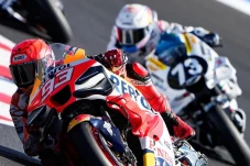 Alex Rins Balas Ejekan...