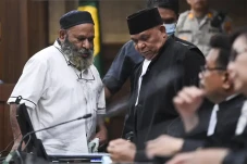 Dituntut 10 Tahun 6...