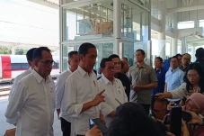 Uji Coba Kereta Cepat...