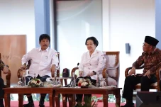 Megawati Beri Pembinaan...