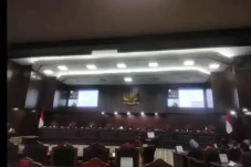 MK Bingung Banyak Gugatan...