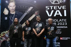 Gitaris Steve Vai Akan...