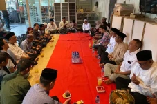 Gandeng Ustaz se-Jakarta,...