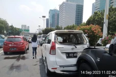 Tabrakan Beruntun di...