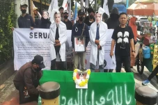 Mendagri Diminta Tunjuk...