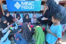 MNC Peduli Serahkan...