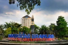 8 Perguruan Tinggi dengan...