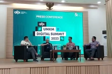 Menteri Teten Minta...