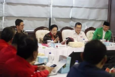 HT Bagikan Momen Rapat...