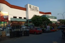 Puluhan Pedagang Emas...