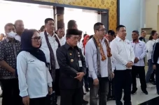 Tiba di Bandara Sultan...
