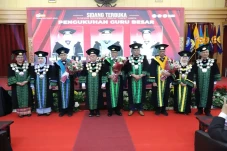 Kukuhkan 3 Guru Besar...