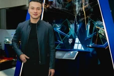 Nicholas Saputra Debut...