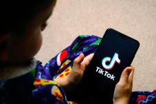 Dituding Curi Data Anak-anak,...