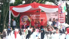 Ratusan Warga Bandung...