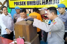 Bobol Kotak Amal Masjid,...