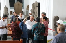 Megawati Minta Koleksi...