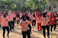 Mak Ganjar Gelar Senam...