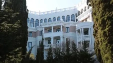 Rumah Zelensky yang...