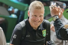 Jelang Derby Jatim Lawan...