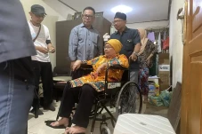 Dapat Kursi Roda dari...