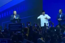 SBY Nyanyi Lagu Tipe-X...