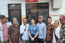 Blusukan ke Kampung,...