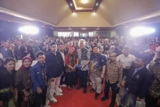Mahasiswi Surabaya Semringah...