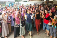 Antusias Hadiri Pasar...
