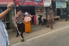 Mobil Tabrak Sejumlah...